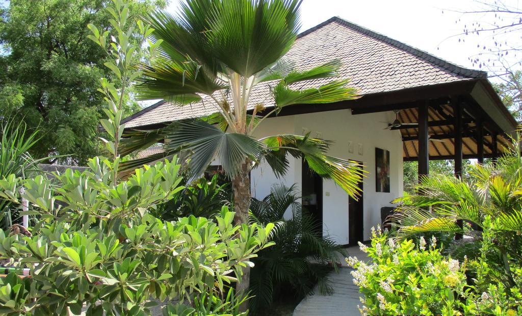 Taman Dewi Sri Villa Et Bungalow เปมูเตรัน ภายนอก รูปภาพ