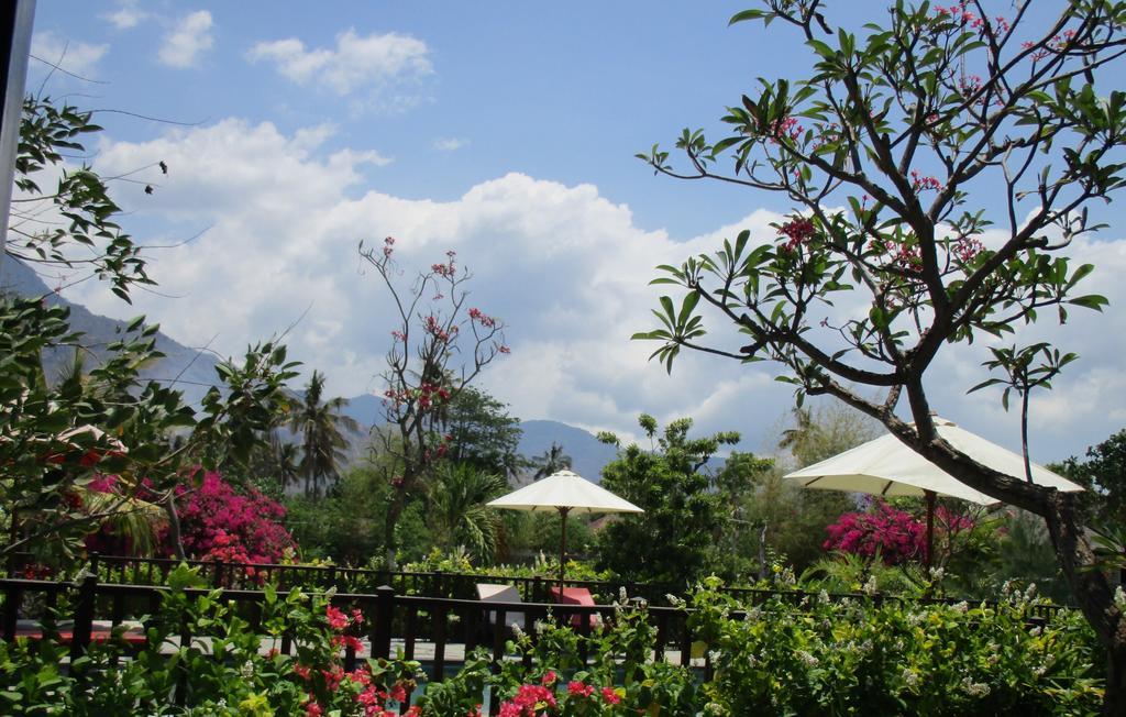 Taman Dewi Sri Villa Et Bungalow เปมูเตรัน ภายนอก รูปภาพ