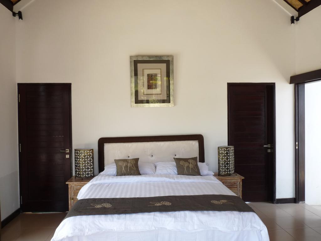 Taman Dewi Sri Villa Et Bungalow เปมูเตรัน ห้อง รูปภาพ