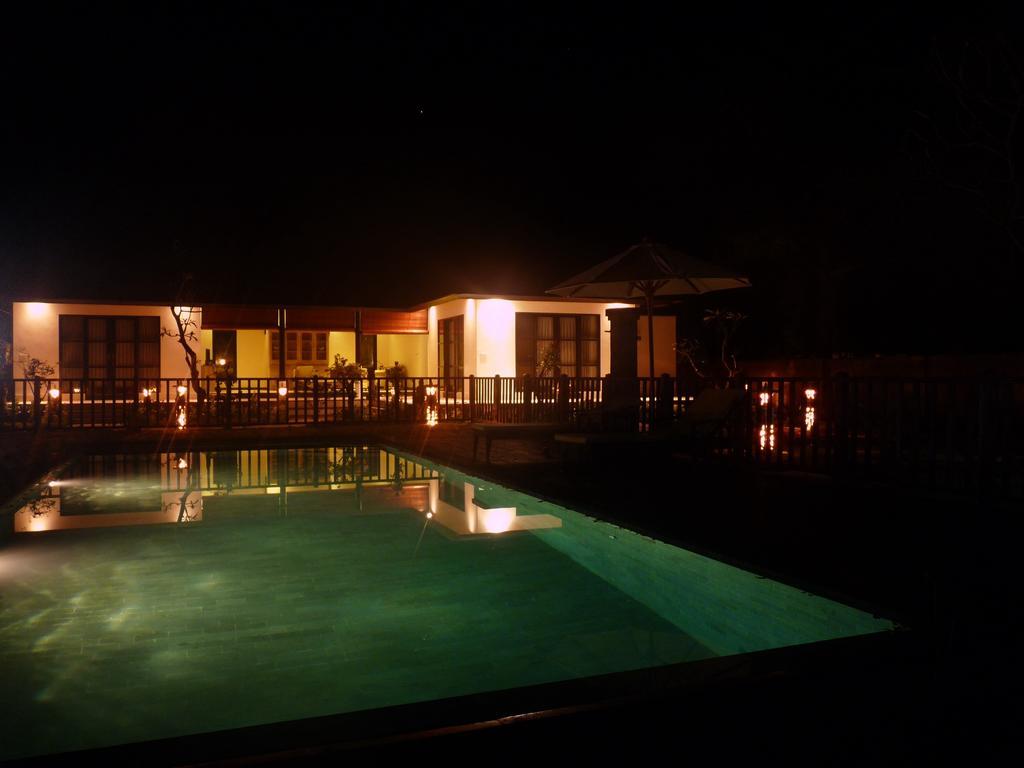 Taman Dewi Sri Villa Et Bungalow เปมูเตรัน ภายนอก รูปภาพ