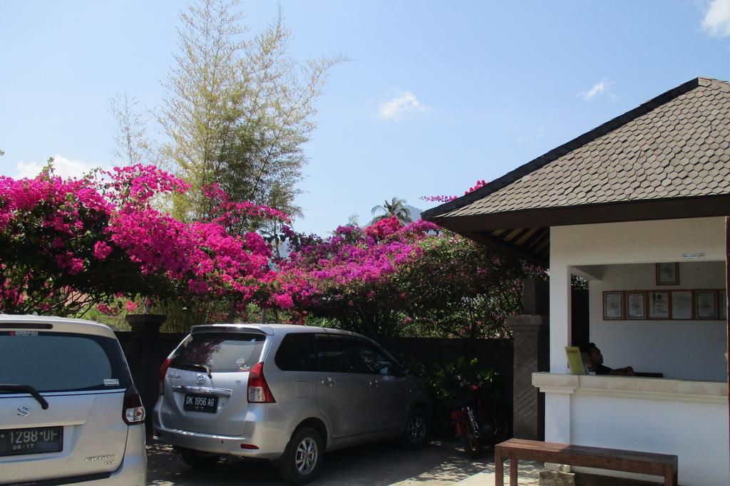 Taman Dewi Sri Villa Et Bungalow เปมูเตรัน ภายนอก รูปภาพ