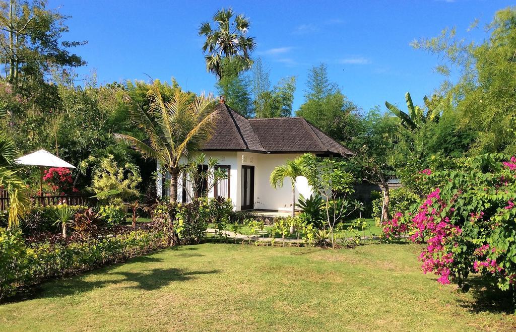 Taman Dewi Sri Villa Et Bungalow เปมูเตรัน ภายนอก รูปภาพ