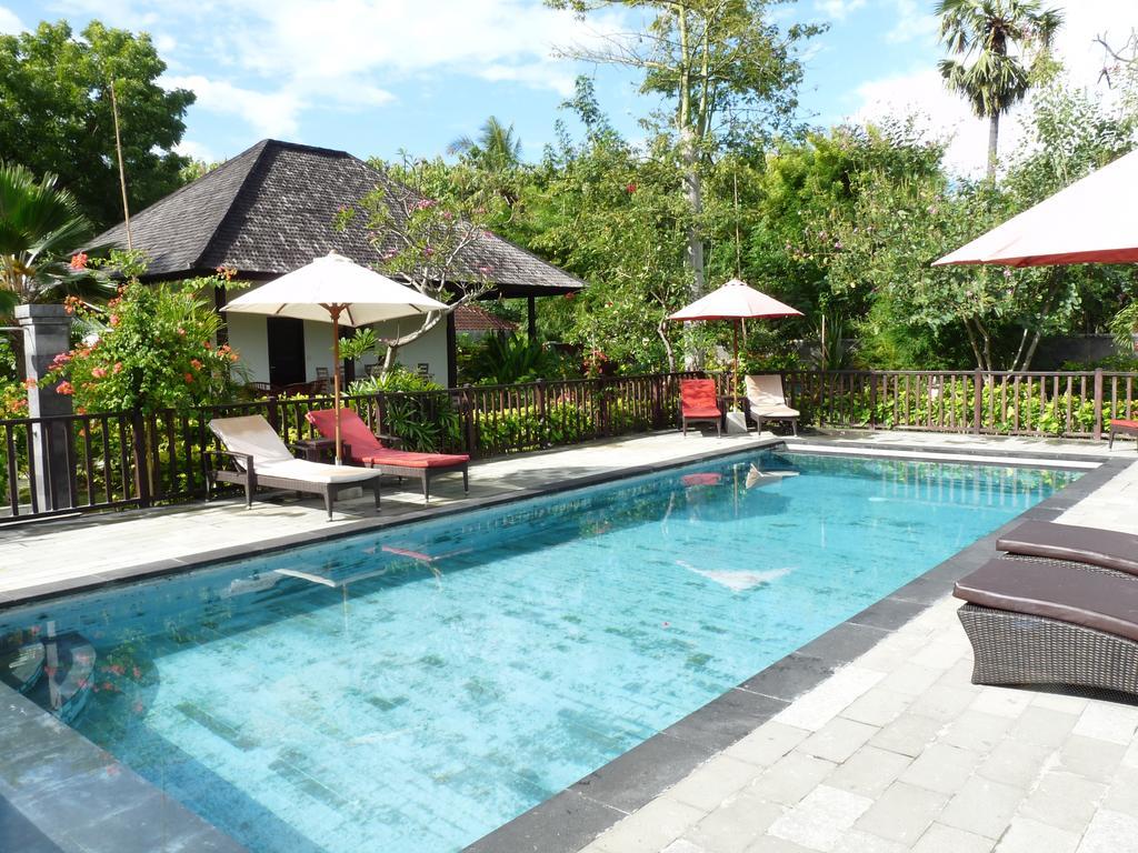 Taman Dewi Sri Villa Et Bungalow เปมูเตรัน ภายนอก รูปภาพ