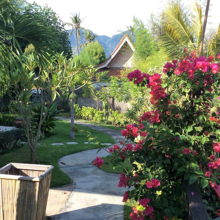 Taman Dewi Sri Villa Et Bungalow เปมูเตรัน ภายนอก รูปภาพ