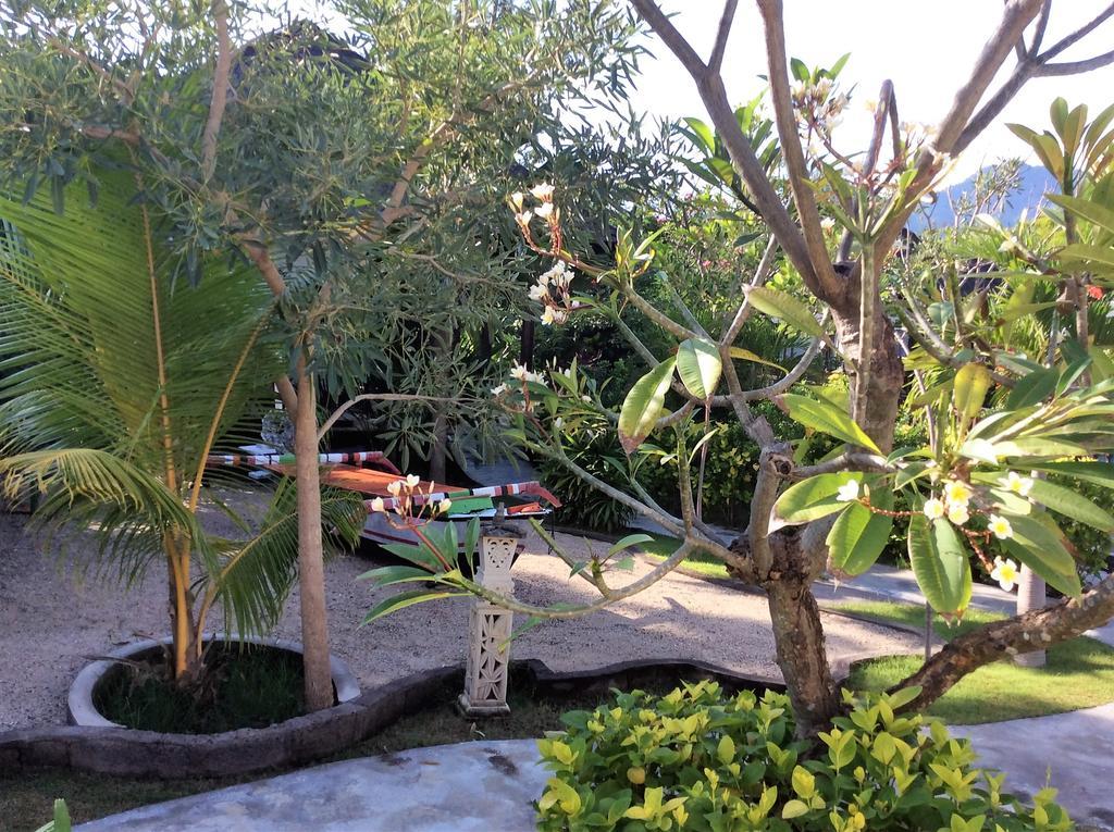 Taman Dewi Sri Villa Et Bungalow เปมูเตรัน ภายนอก รูปภาพ