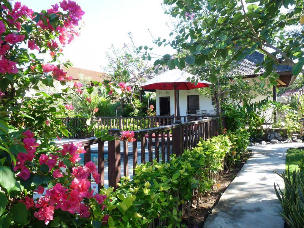 Taman Dewi Sri Villa Et Bungalow เปมูเตรัน ภายนอก รูปภาพ