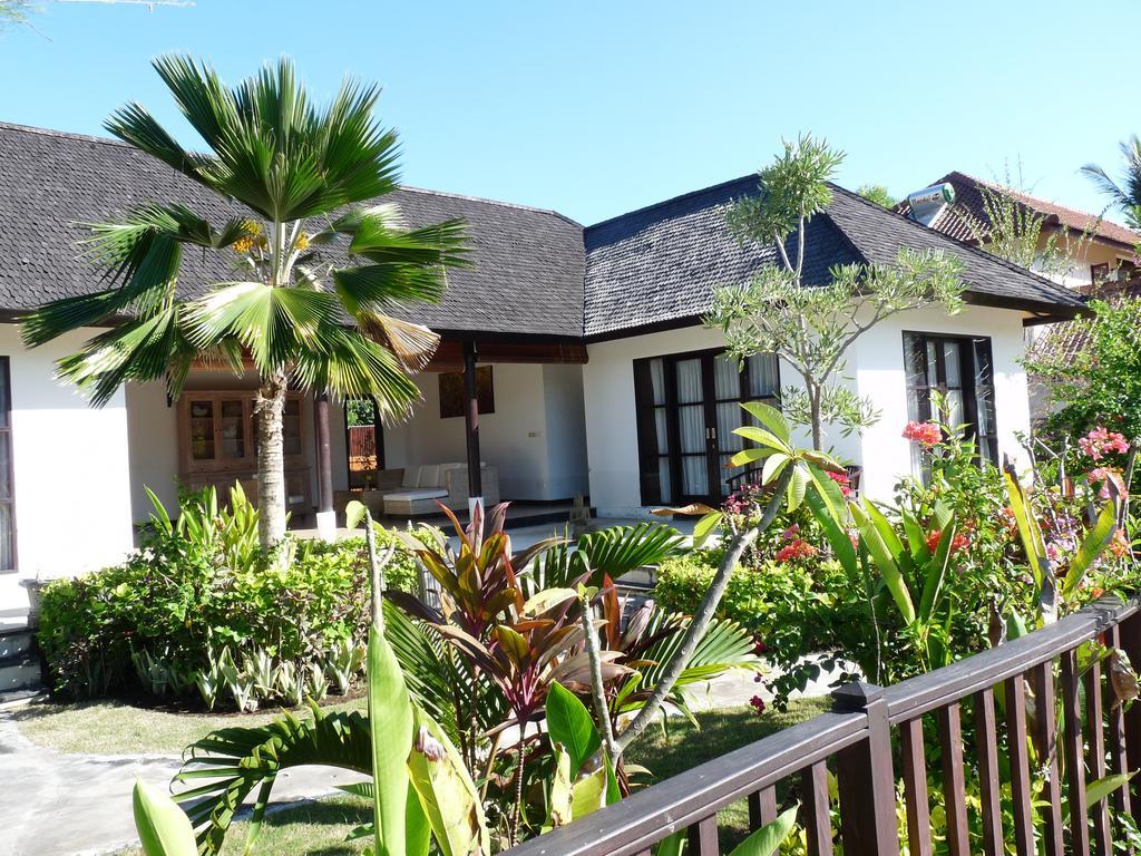 Taman Dewi Sri Villa Et Bungalow เปมูเตรัน ภายนอก รูปภาพ