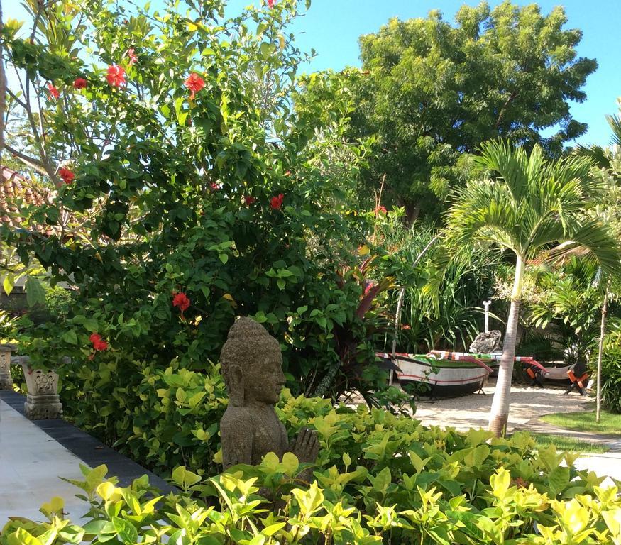 Taman Dewi Sri Villa Et Bungalow เปมูเตรัน ภายนอก รูปภาพ