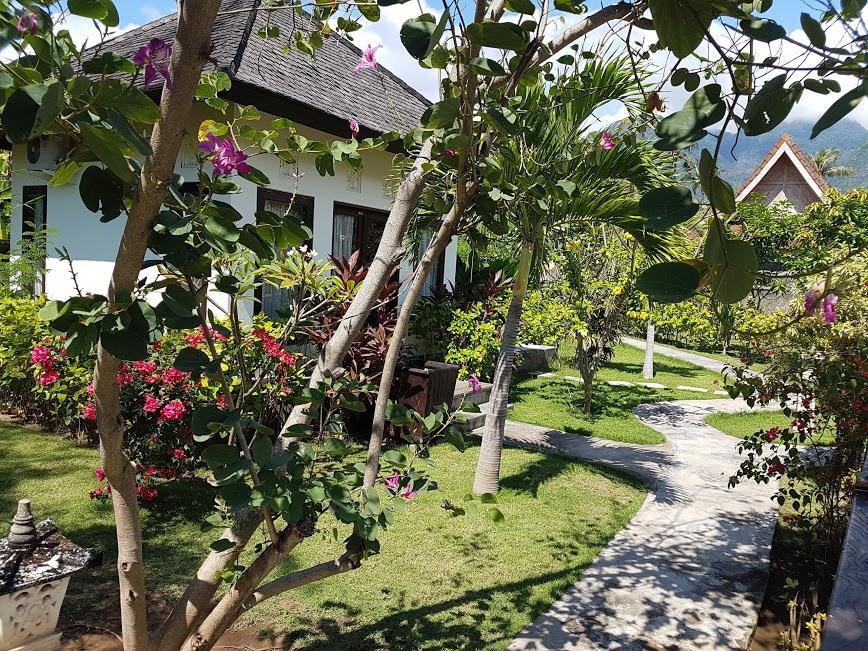 Taman Dewi Sri Villa Et Bungalow เปมูเตรัน ภายนอก รูปภาพ